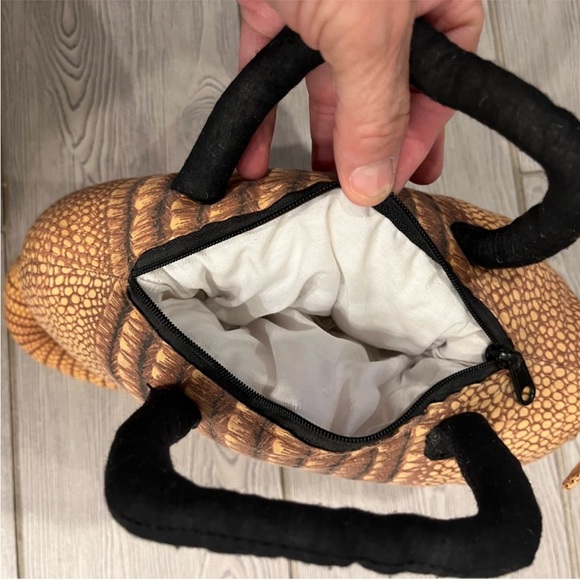 Quirky Vintage  1996 Accoutrements Armadillo Handbag! #1 - Picture 7 of 13